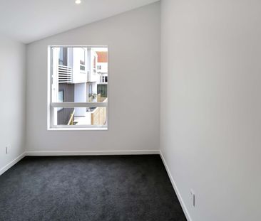 Architecturally Designed Three-Bedroom Townhouse – Karori - Photo 6