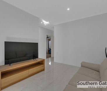Modern Living in the Heart of Kwinana Town Centre - Photo 3