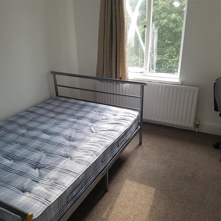 3 bedroom flat to rent - Photo 1