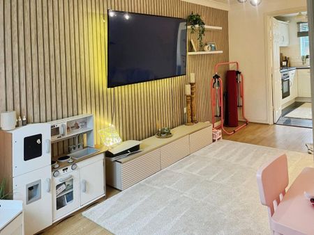 3 bedroom semi-detached house to rent - Photo 3