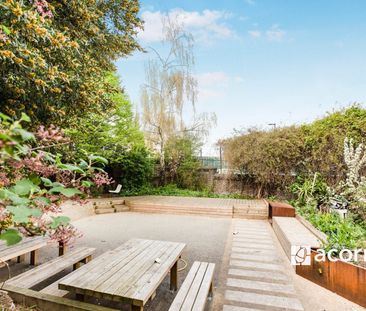 Flat to rent - Peckham Park Road, London, SE15 - Photo 2