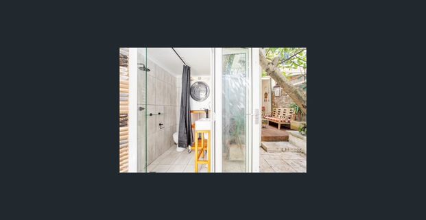 CONTEMPORARY THREE BEDROOM TERRACE HOUSE IN PRIME LOCATION - Photo 1