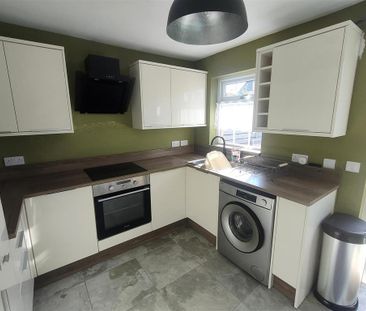 2 bedroom semi-detached house to rent - Photo 3