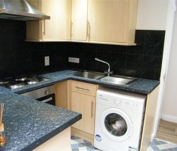 2 Bedroom House - Bernard Street, Southampton - Photo 3