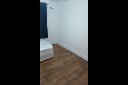 Room in a Shared House, Milverton Gardens, IG3 - Photo 3