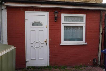 1 bedroom maisonette to rent - Photo 2