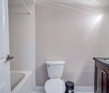 For Lease - 1039 Cedarglen Gate Unit# 28, Mississauga, Ontario - Photo 5