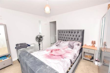 3 bedroom detached house to rent - Photo 3