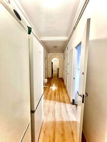 Ronda de la Universitat, Barcelona, Catalonia 08007 - Photo 4