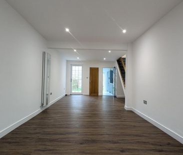 3 bedroom end of terrace house to rent - Photo 2