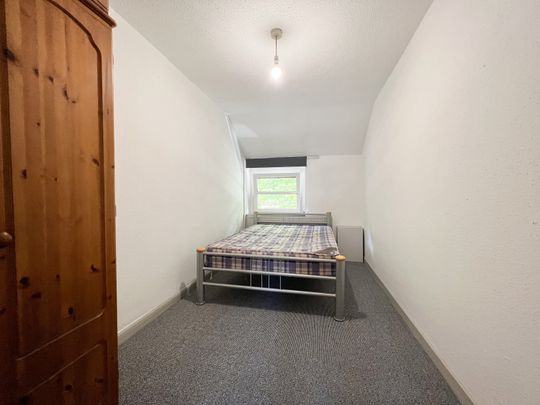 Llanbleddian Gardens, Cathays - Photo 1