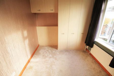 4 bedroom semi-detached house to rent - Photo 4