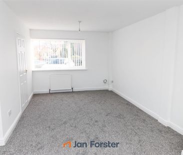 3 Bedroom House - Semi-Detached - Photo 2