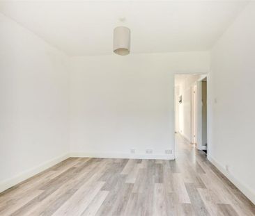 2 bedroom semi-detached bungalow to rent - Photo 3