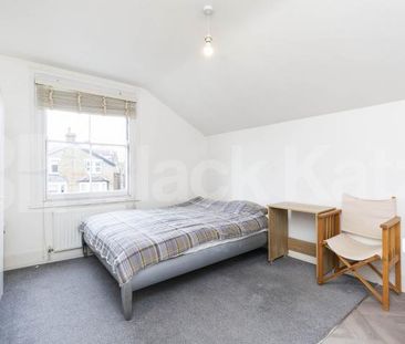 A well-presented studio flat available now on Sellons Avenue in Har... - Photo 1