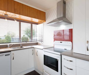 Family home in quiet Cul-Da-Sac - Photo 3