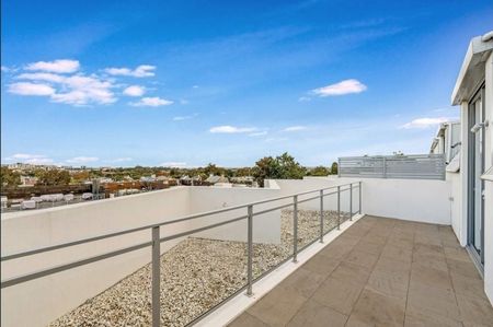 Dual Facing Two-Bedroom Penthouse | Stylish Living in Vibrant Newtown - Photo 4