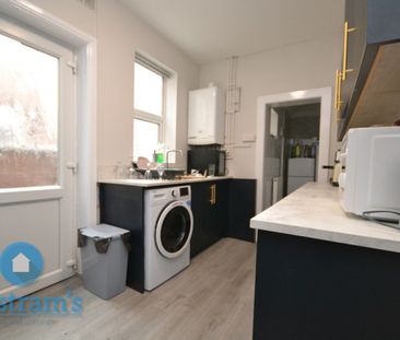 5 bed Mid Terraced House for Rent - Photo 1