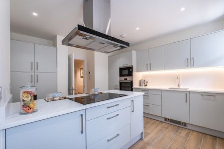 3 bedroom flat to rent - Photo 2