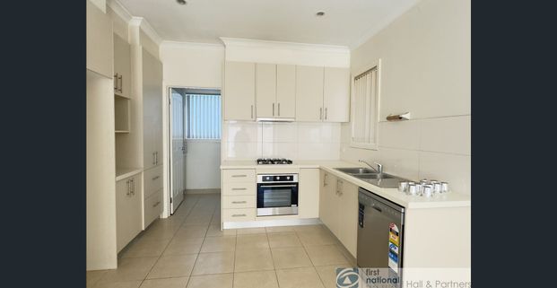 Prime Location Family Home - Photo 1