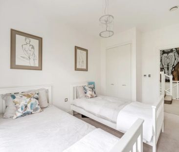 5 bedroom detached house to rent - Photo 3