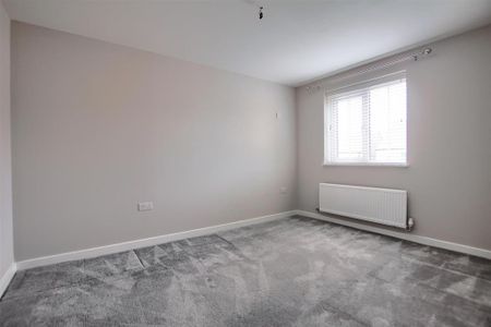 4 bedroom detached house to rent - Photo 3