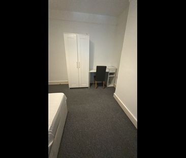 Room in a Shared House, Babington Road, NW4 - Photo 1