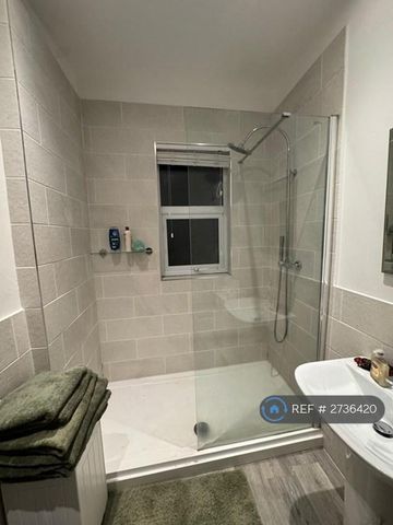 3 bedroom end of terrace house to rent - Photo 3