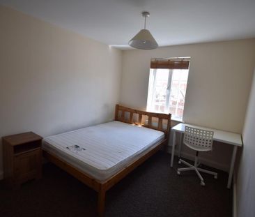 4 bedroom terraced house to rent - Photo 6