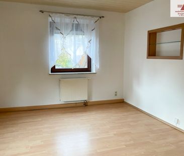 Großzügige 3-Raum-Wohnung im Erdgeschoss - Stellplatz - in Gornsdorf! - Photo 5