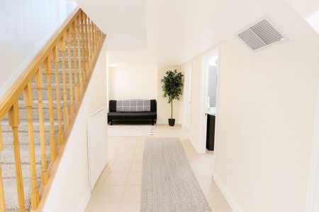 For Lease - 17 Kelsey Crescent, Barrie, Ontario - Photo 4