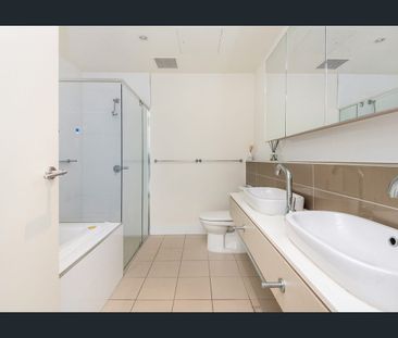 Modern Style meets Port Side Living - Photo 6