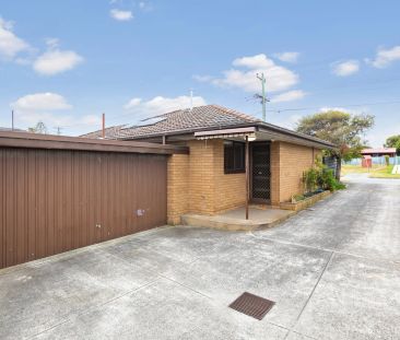 Renovated 2 bedroom unit - 6mth lease - Photo 1