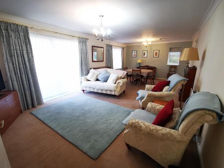 2 bedroom flat to rent - Photo 2