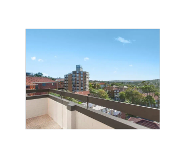 Bright 2-Bedroom Apartment with Balcony and Secure Garage - Photo 5
