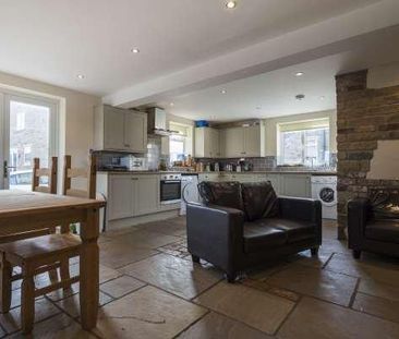 4 bedroom semi-detached house to rent - Photo 2