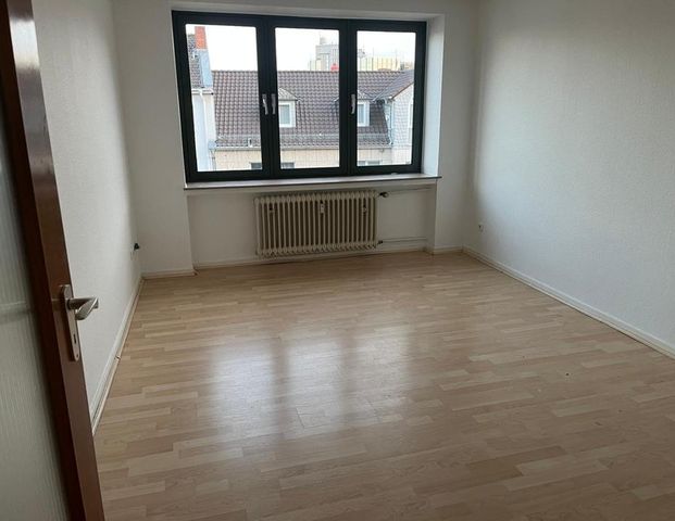 Schöne 1-2 Zimmer Wohnung + Bad (45 qm - Frisch Renoviert) - Foto 1