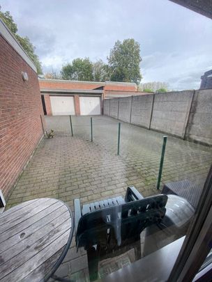 Gezellig gelijkvloers appartement met 2 slaapkamers en ingerichte dressing - Foto 1