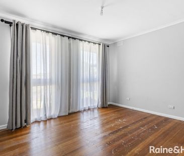 Spacious 5-Bedroom Home in a Quiet Court Location - Photo 6