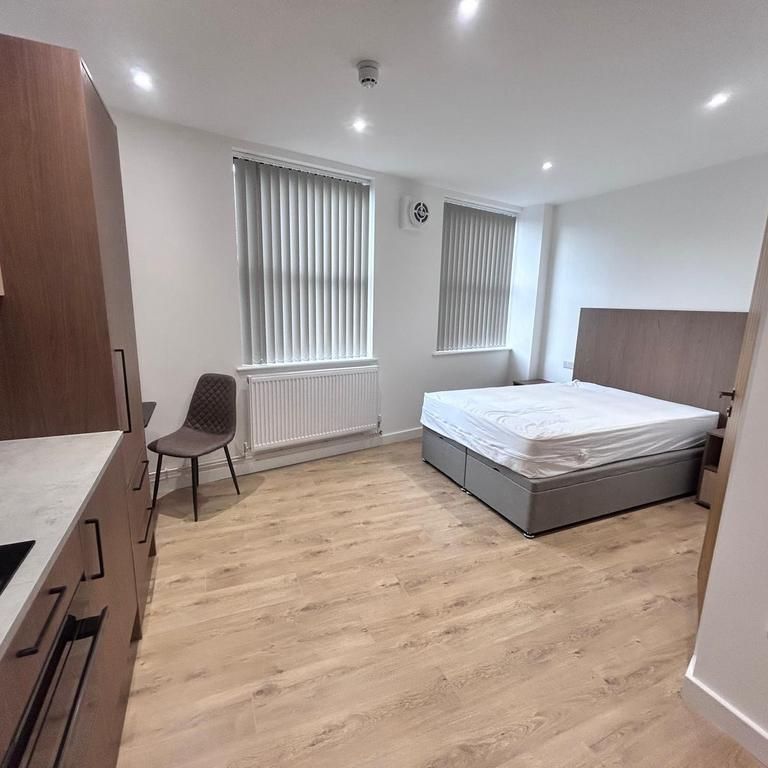 Studio to rent - Photo 1