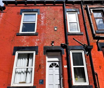 2 bedroom House in Harold Place, Leeds - Photo 1