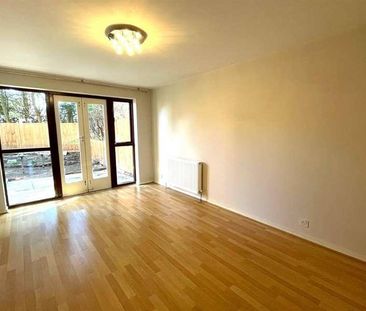 Marshall Drive, Hayes, UB4 - Photo 2