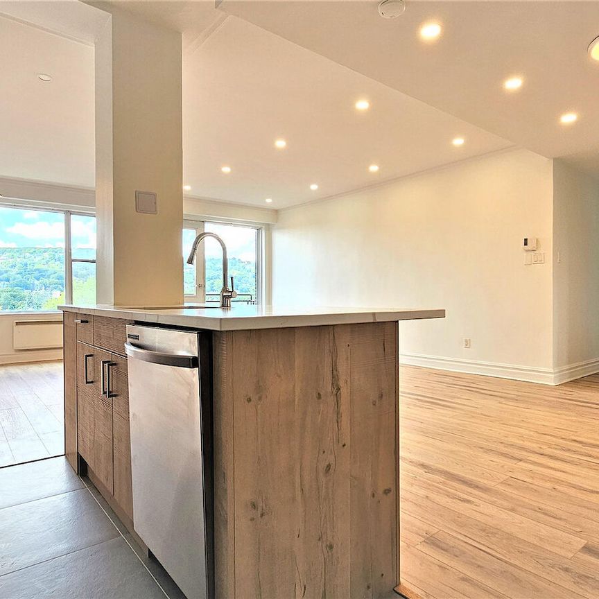 Apartment Building in the Heart of Westmount – 200 Kensington, Montreal - Photo 1