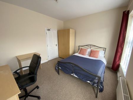 4 bedroom terraced house to rent - Photo 4