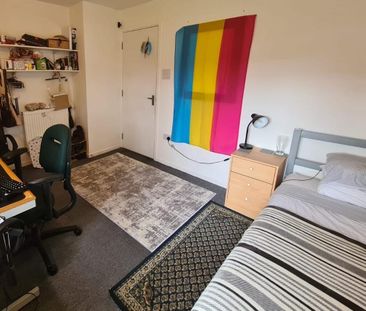 1 bedroom in a flat share to rent - Photo 5