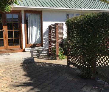 Sunny 3 Bedroom Home - Photo 3