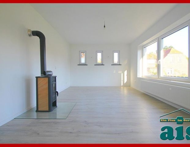 ais GmbH bietet an: Schönes Einfamilienhaus in ruhiger Lage von Zetel. - Foto 1