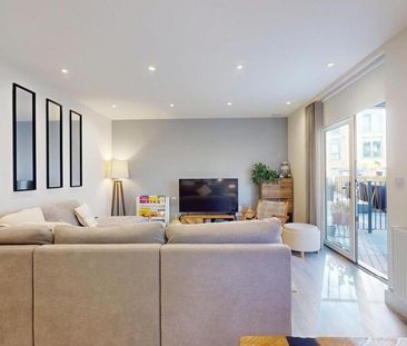 2 bedroom flat to rent - Photo 2