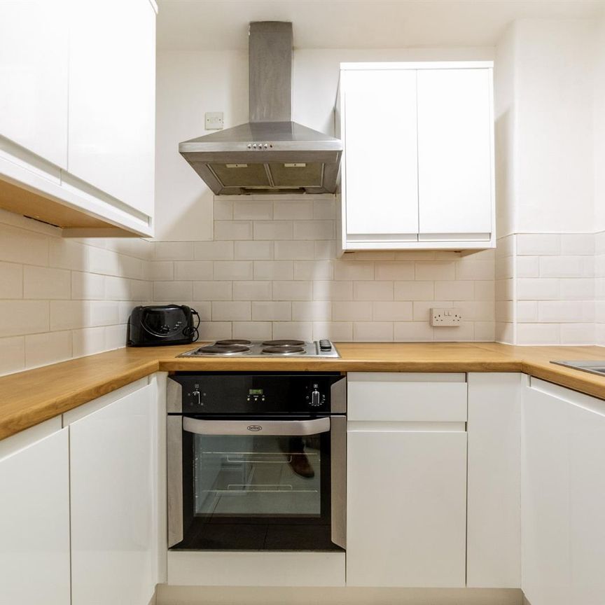 3 bed flat to rent in Dinsdale Road, Sandyford, NE2 - Photo 1