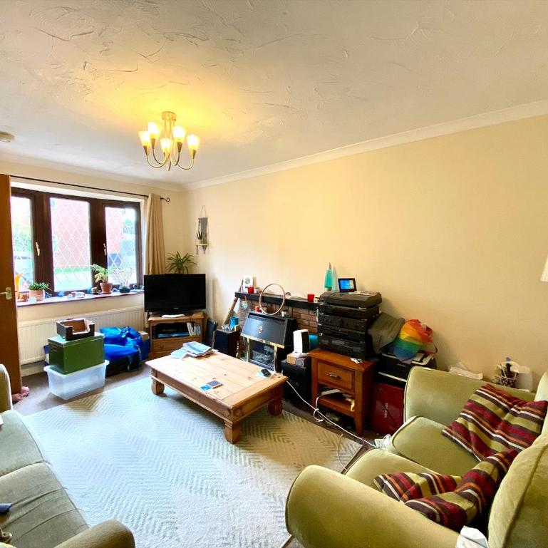 3 bedroom semi-detached house to rent - Photo 1